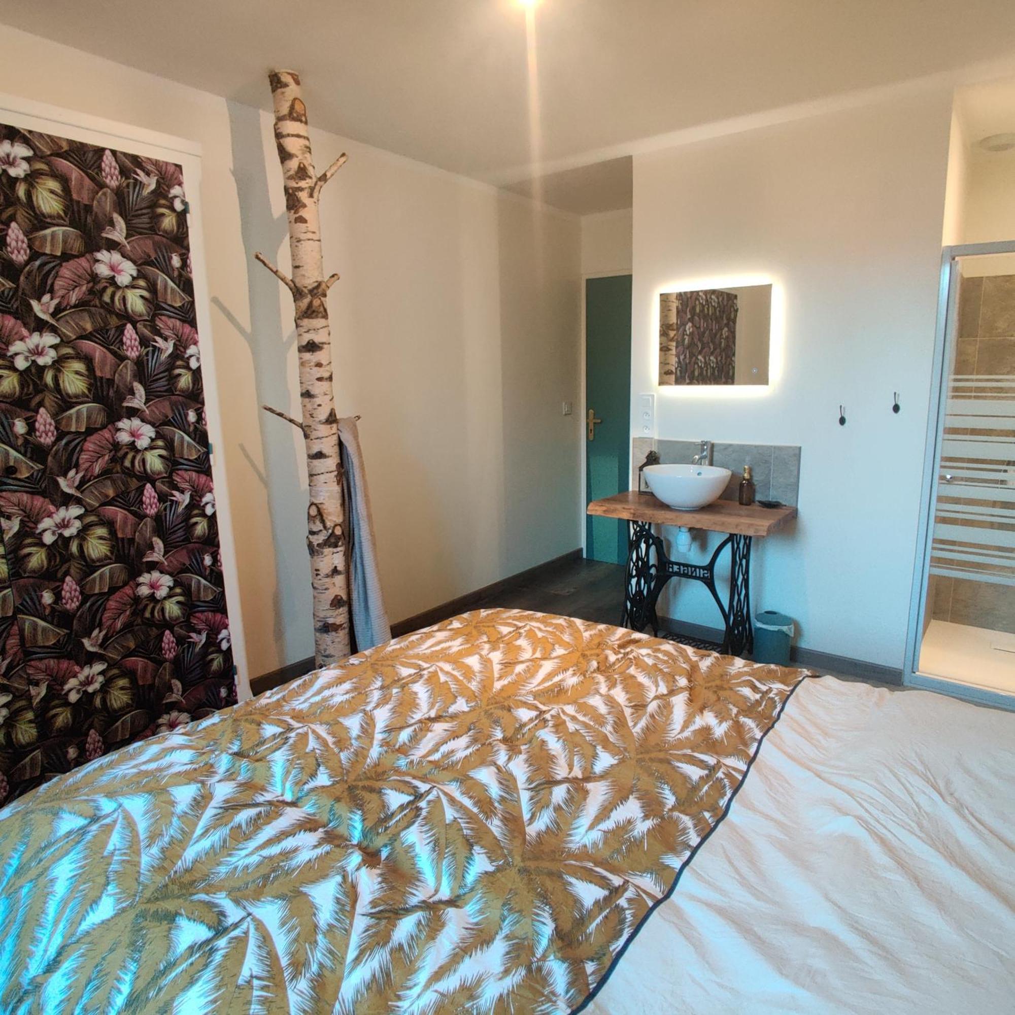 Au Coin Du Chemin Hotel Chambéry Szoba fotó